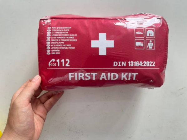 Bagaimana untuk mengelakkan Peti Pertolongan Cemas ditahan oleh Kastam?